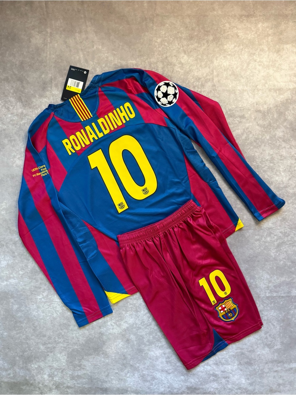 Kids Ronaldinho #10 Barcelona Long-Sleeve Soccer Jersey and Shorts - Blue & Red - Picture 3 of 7